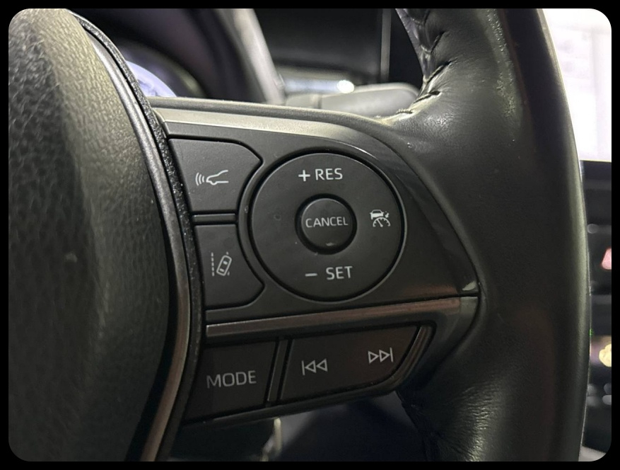 Toyota Camry SE 2021