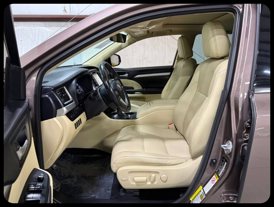 Toyota Highlander SE FWD V6 2017