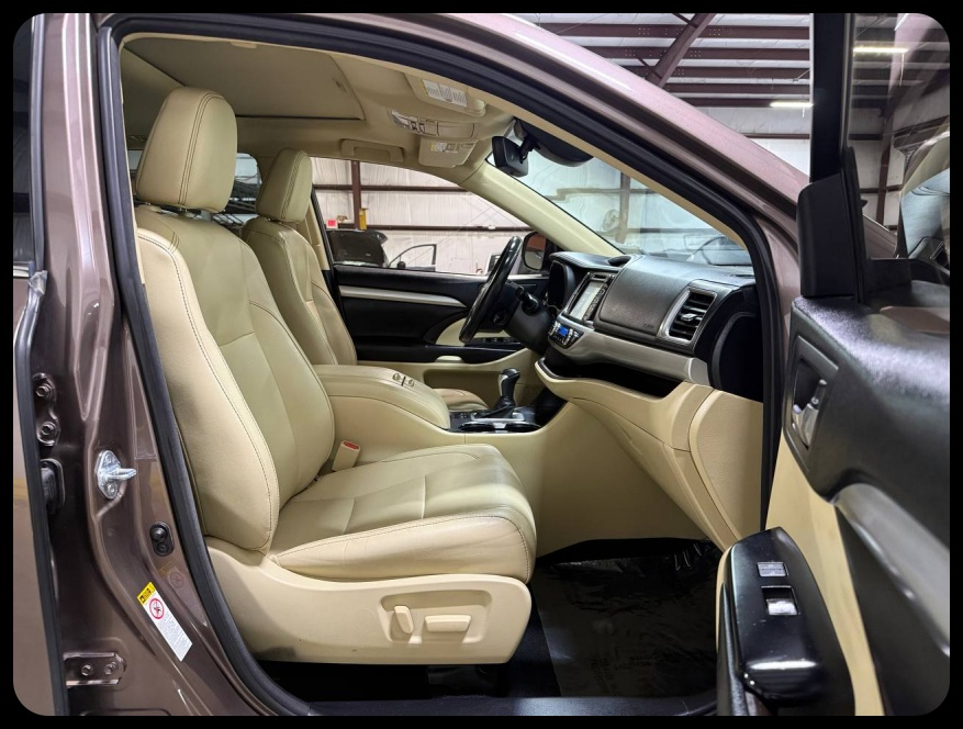 Toyota Highlander SE FWD V6 2017