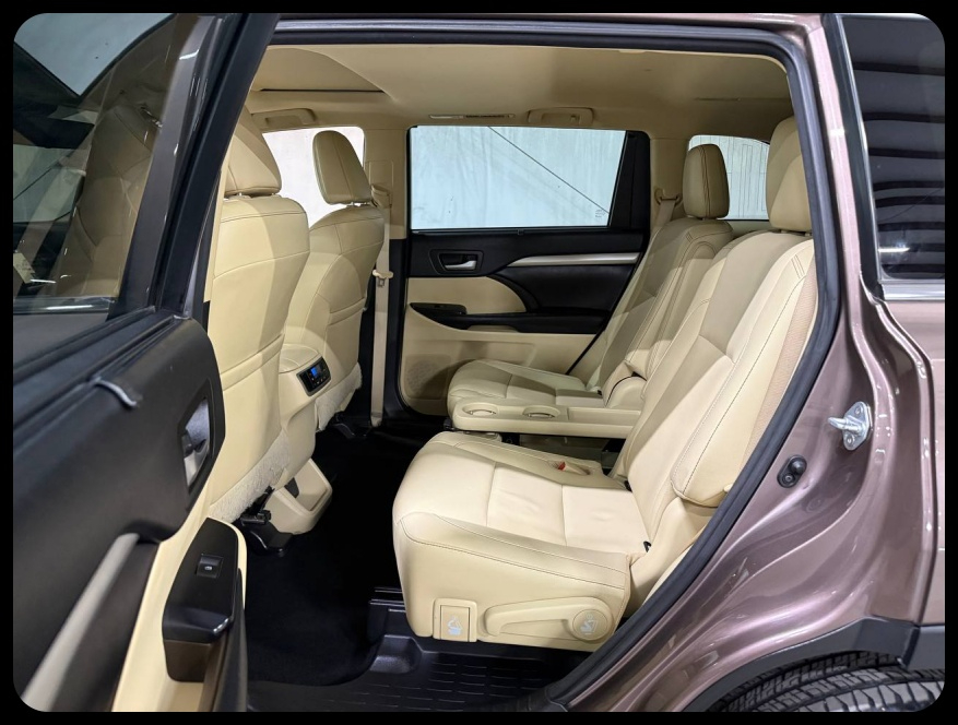 Toyota Highlander SE FWD V6 2017