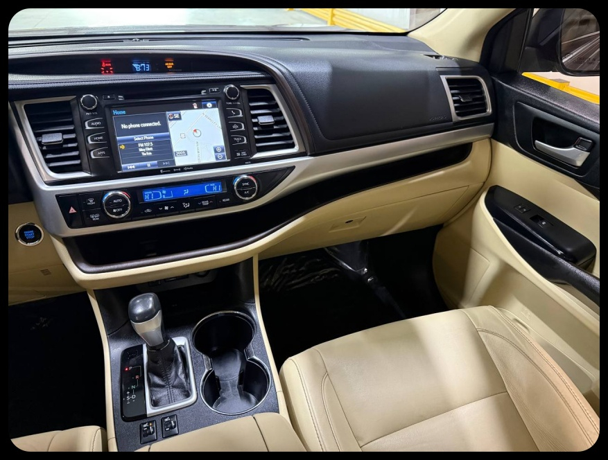 Toyota Highlander SE FWD V6 2017