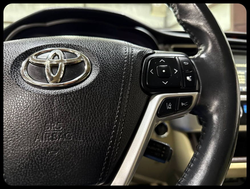 Toyota Highlander SE FWD V6 2017