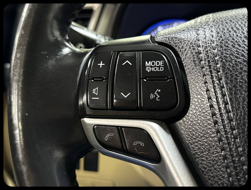 Toyota Highlander SE FWD V6 2017