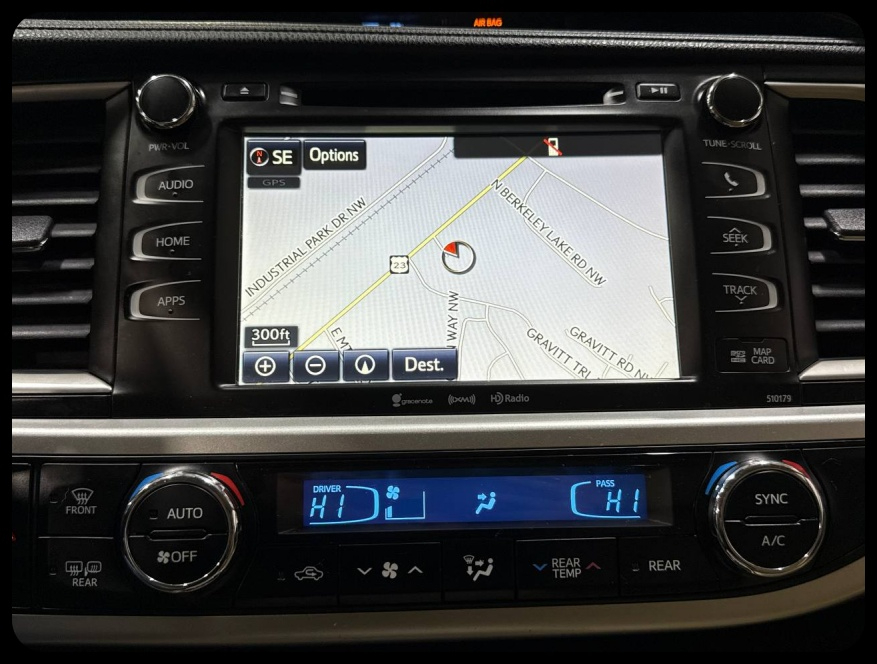 Toyota Highlander SE FWD V6 2017