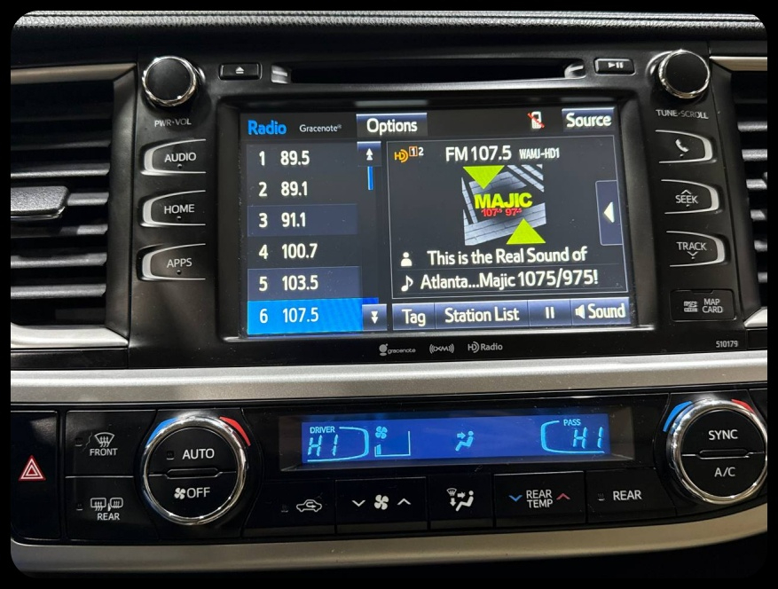 Toyota Highlander SE FWD V6 2017