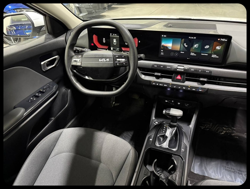 Kia K4 LX 2025