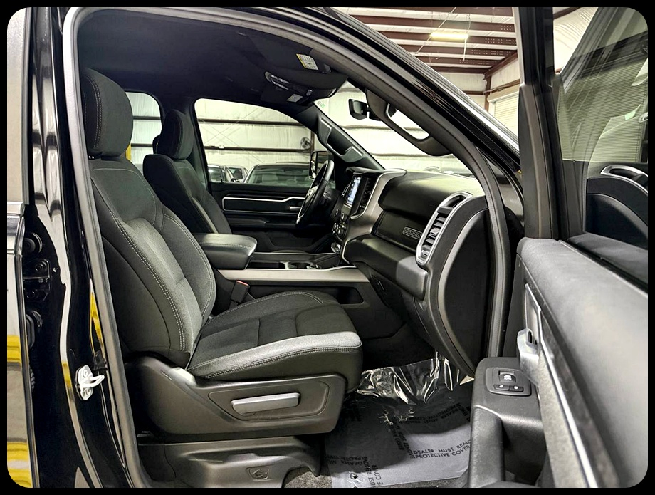 RAM 1500 Big Horn Crew Cab 4WD 2020