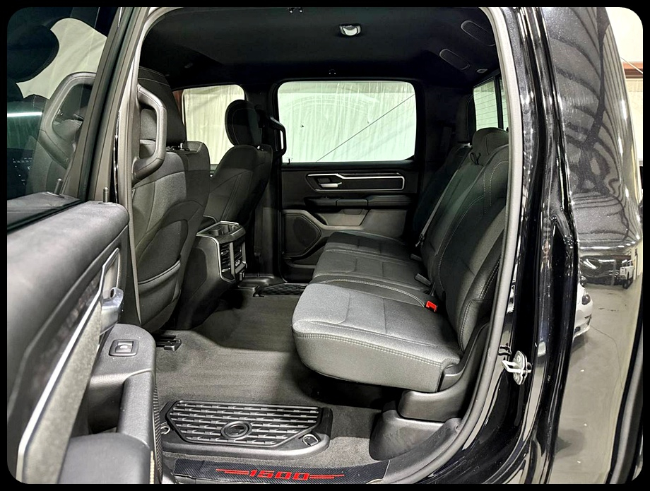 RAM 1500 Big Horn Crew Cab 4WD 2020