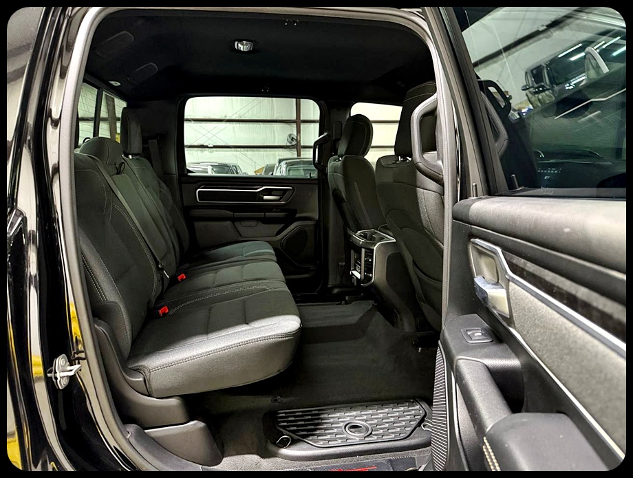 RAM 1500 Big Horn Crew Cab 4WD 2020