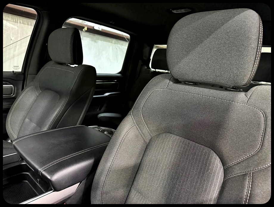 RAM 1500 Big Horn Crew Cab 4WD 2020