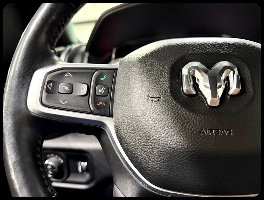 RAM 1500 Big Horn Crew Cab 4WD 2020