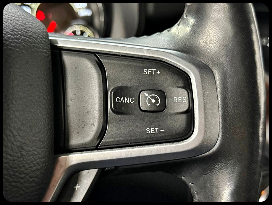 RAM 1500 Big Horn Crew Cab 4WD 2020