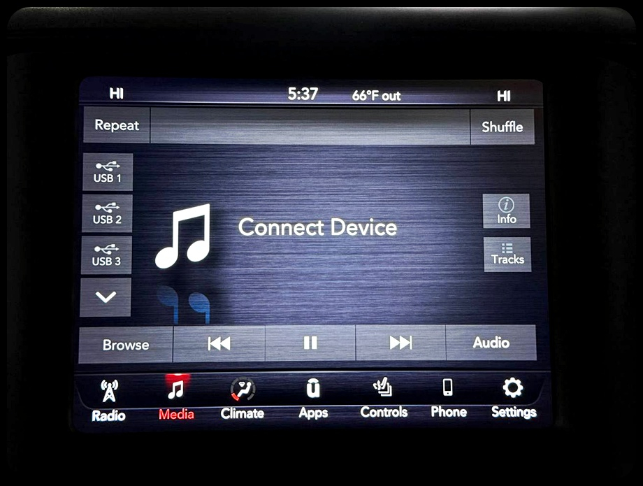 RAM 1500 Big Horn Crew Cab 4WD 2020