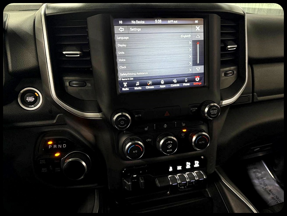 RAM 1500 Big Horn Crew Cab 4WD 2020