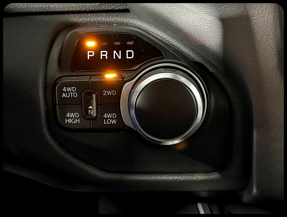 RAM 1500 Big Horn Crew Cab 4WD 2020