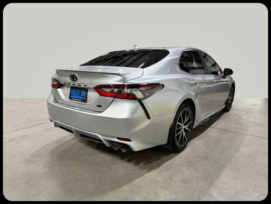 Toyota Camry SE 2022