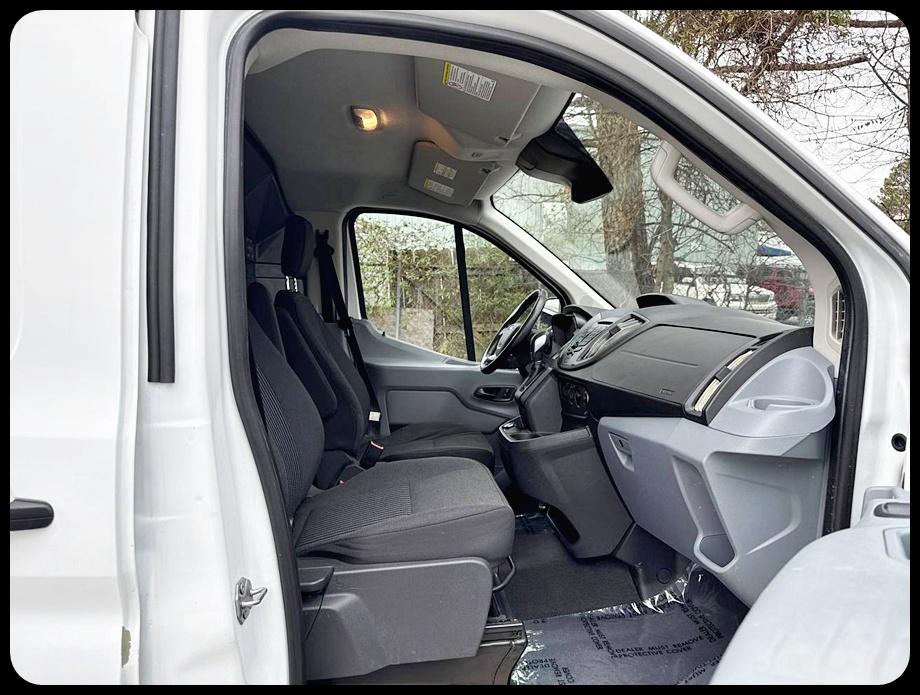 Ford Transit 250 Van Low Roof w/Sliding Pass. 130-in. WB 2019