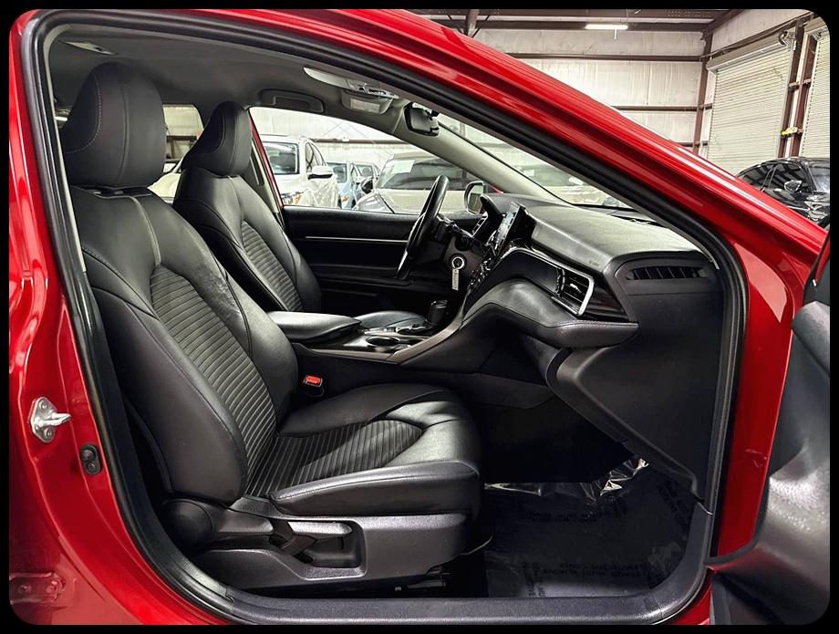 Toyota Camry SE 2023