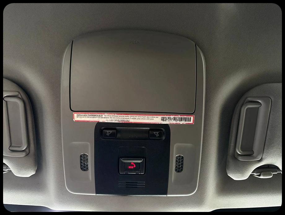 Toyota Camry SE 2023