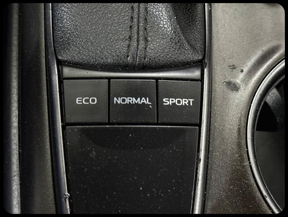 Toyota Camry SE 2023