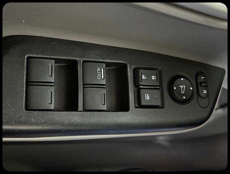 Honda Civic LX Sedan 5-Speed AT 2012