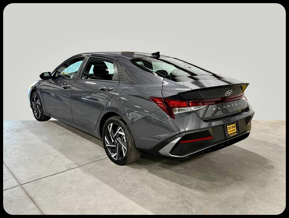 Hyundai Elantra SEL Sport 2025