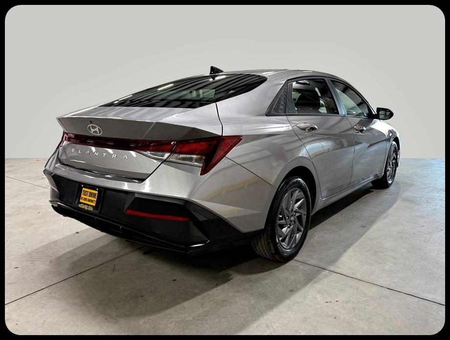 Hyundai Elantra SEL 2024