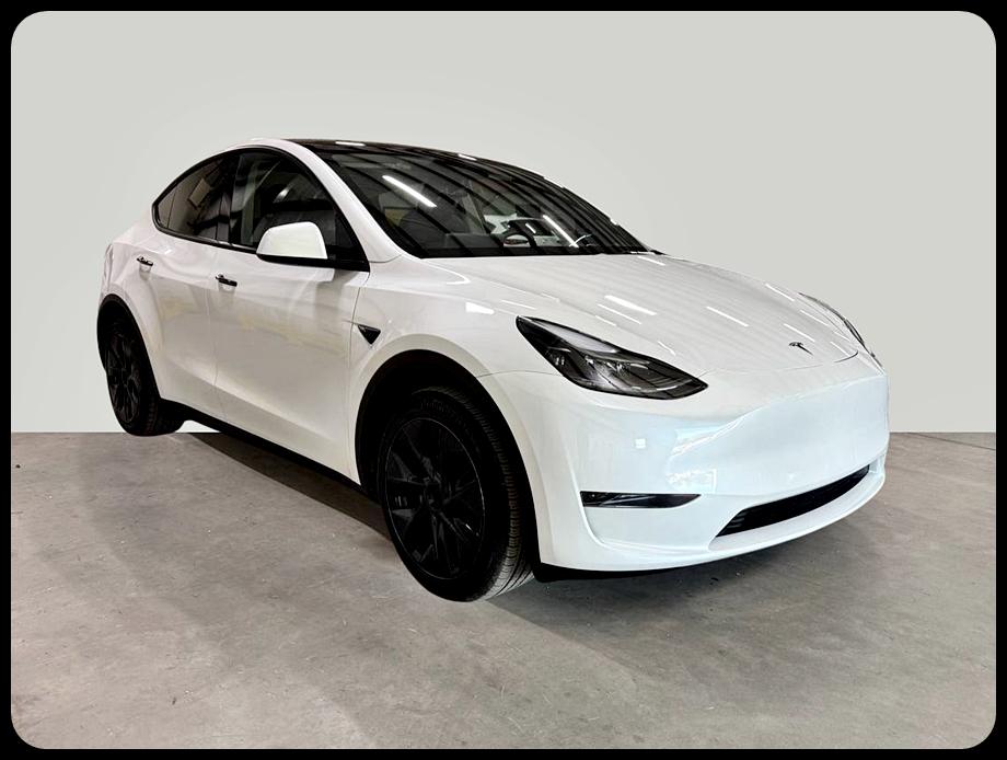 Tesla Model Y  2024