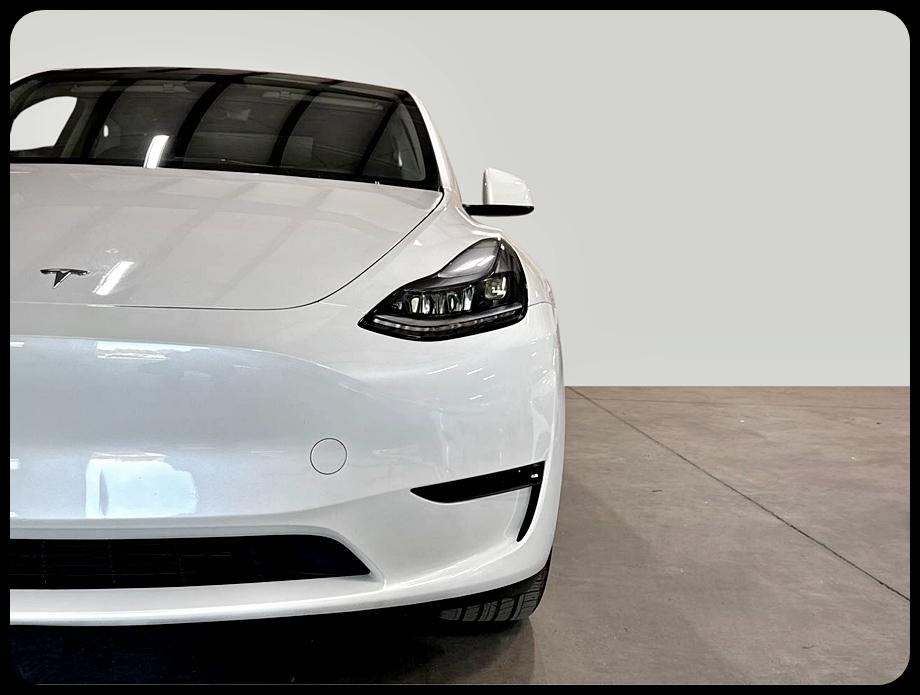 Tesla Model Y  2024