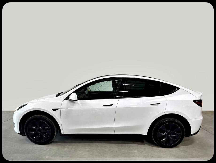 Tesla Model Y  2024
