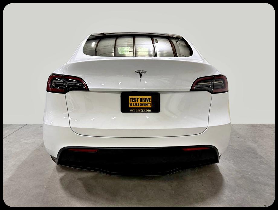 Tesla Model Y  2024