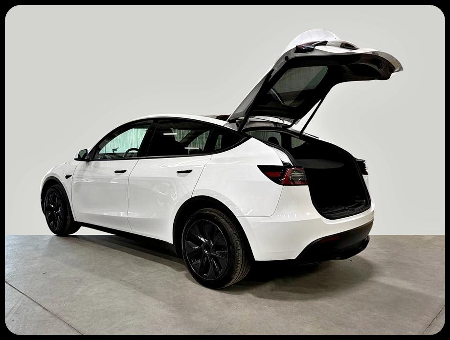 Tesla Model Y  2024