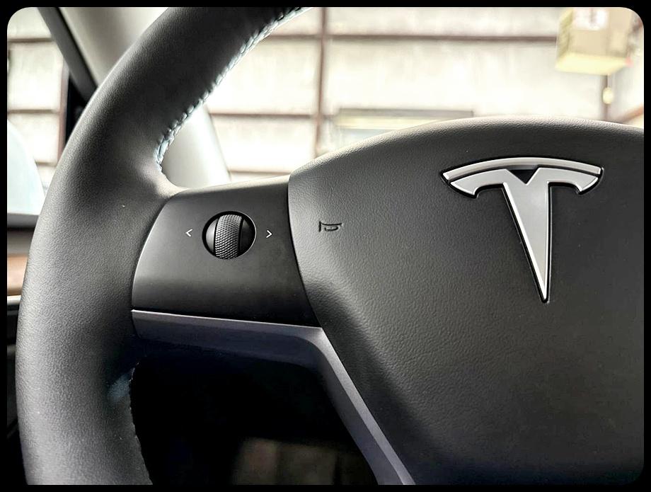Tesla Model Y  2024