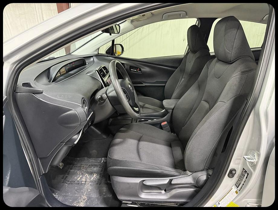 Toyota Prius L Eco 2021