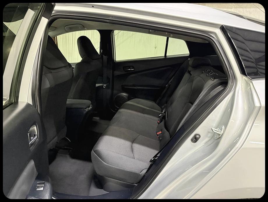 Toyota Prius L Eco 2021