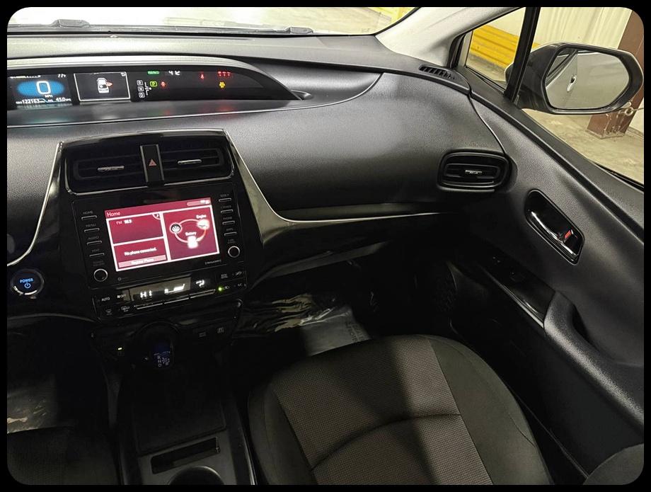 Toyota Prius L Eco 2021