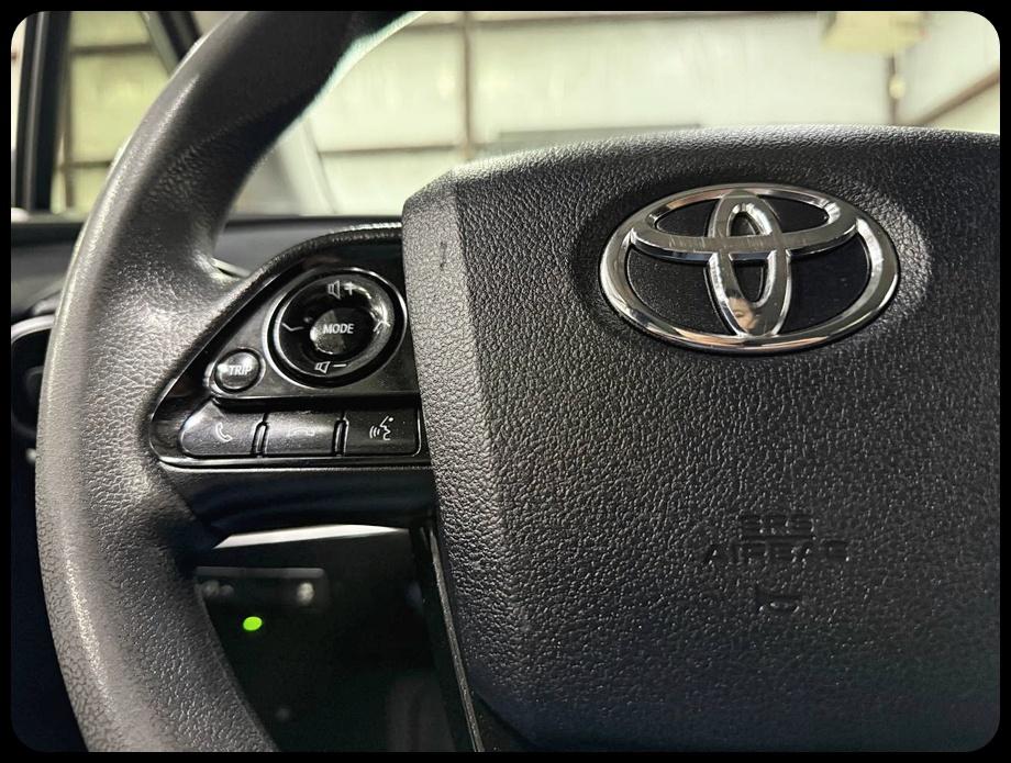 Toyota Prius L Eco 2021