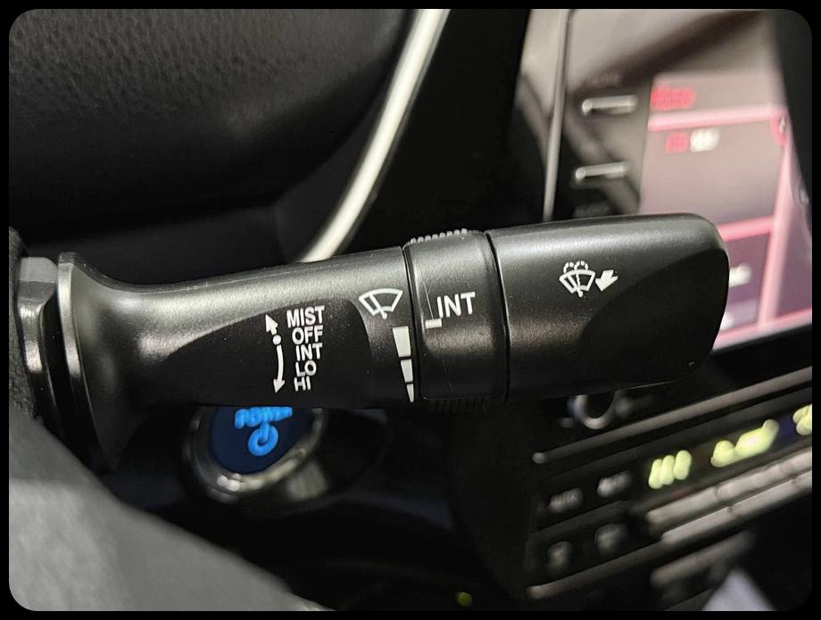 Toyota Prius L Eco 2021