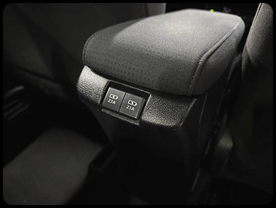 Toyota Prius L Eco 2021