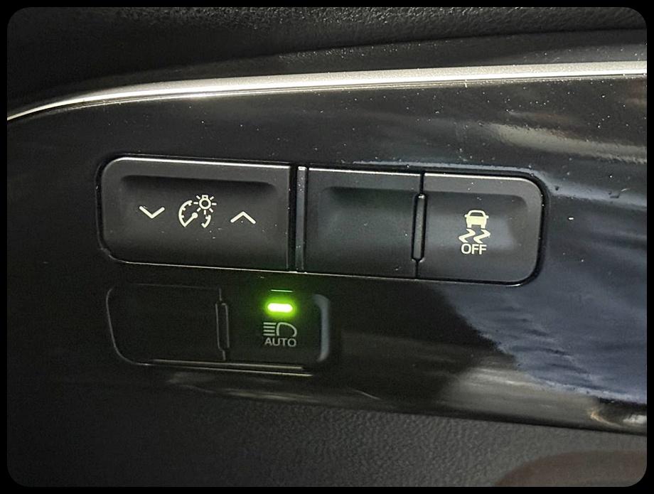 Toyota Prius L Eco 2021