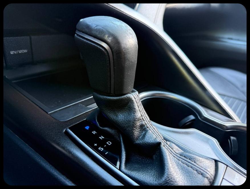 Toyota Camry SE 2024