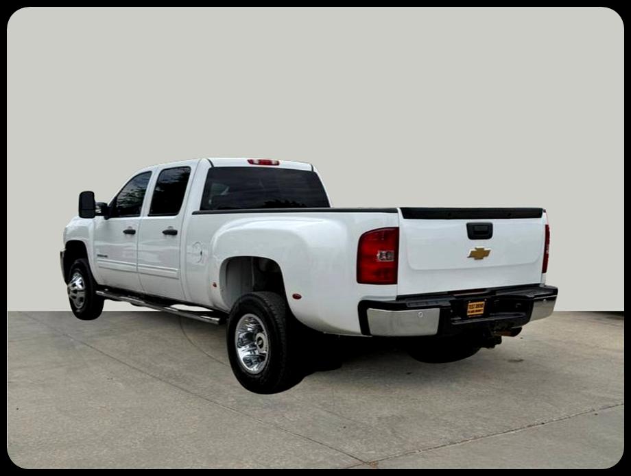 Chevrolet Silverado 3500HD LT Crew Cab 2WD 2011