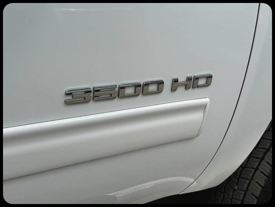 Chevrolet Silverado 3500HD LT Crew Cab 2WD 2011