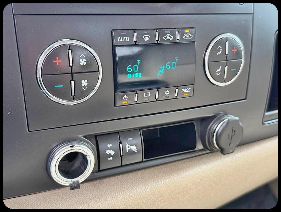 Chevrolet Silverado 3500HD LT Crew Cab 2WD 2011