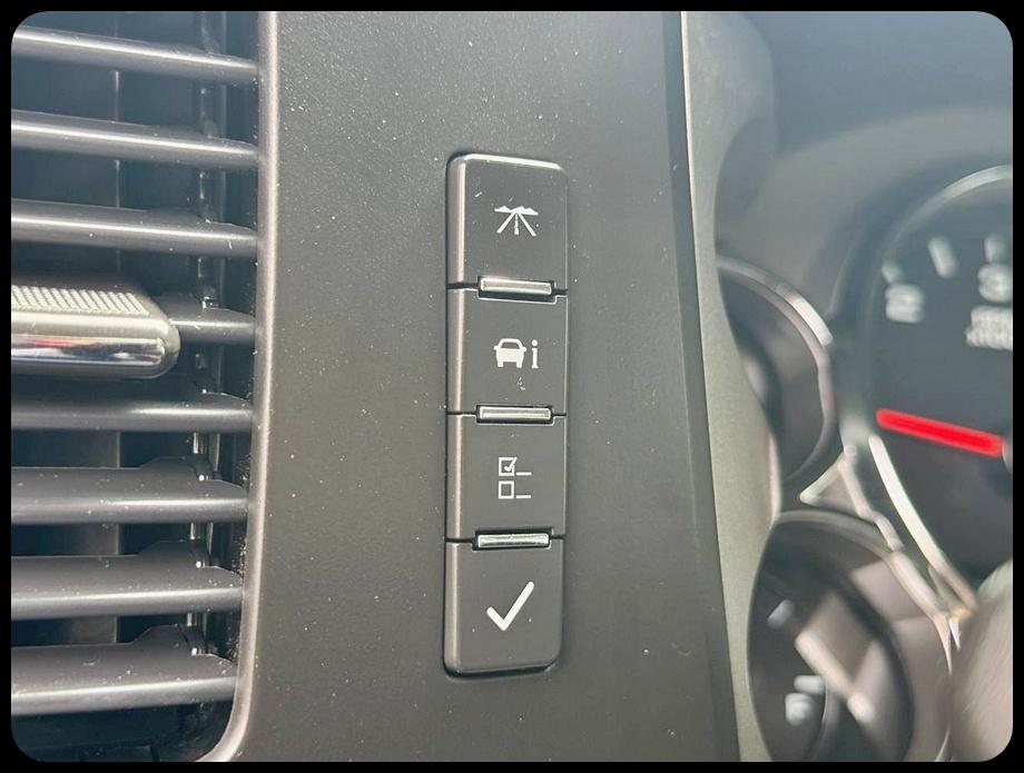 Chevrolet Silverado 3500HD LT Crew Cab 2WD 2011