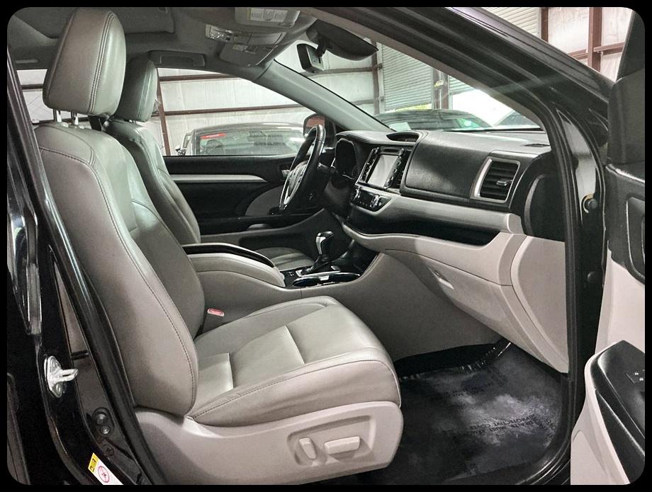 Toyota Highlander XLE AWD V6 2019
