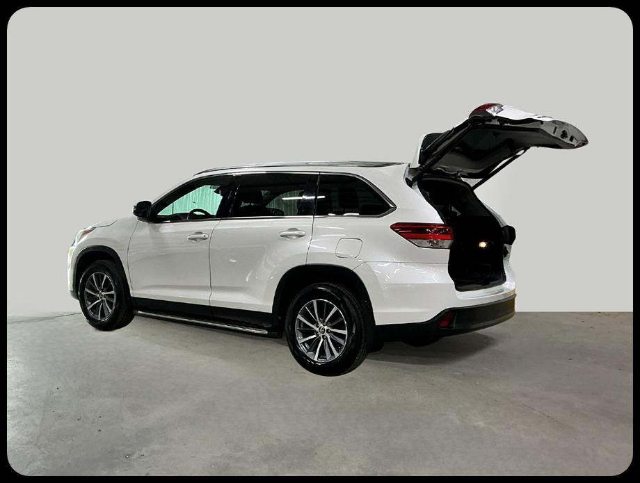 Toyota Highlander SE FWD V6 2019