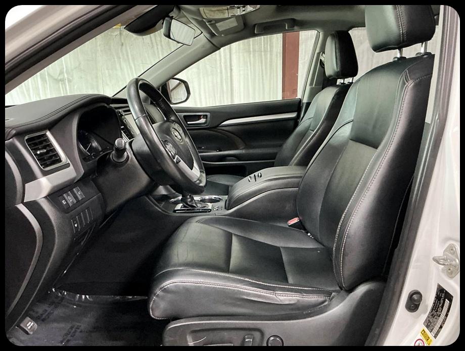 Toyota Highlander SE FWD V6 2019