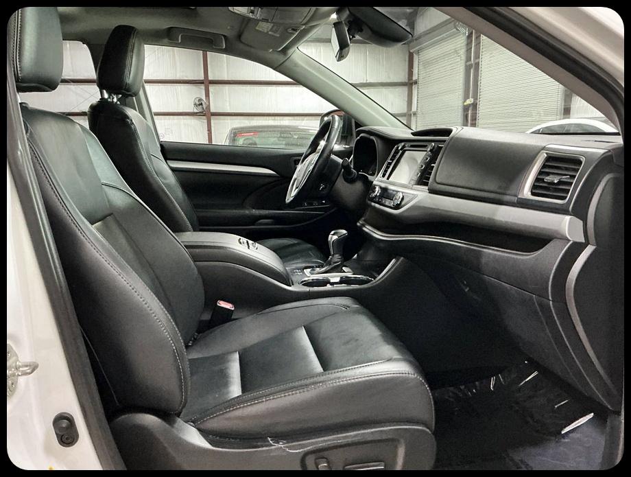 Toyota Highlander SE FWD V6 2019