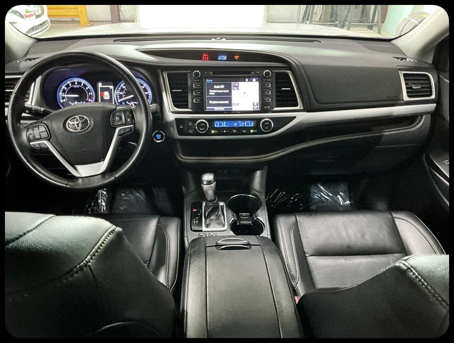 Toyota Highlander SE FWD V6 2019